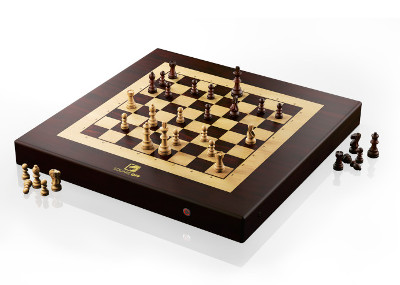 The Kingdom Square Off Chess Computer