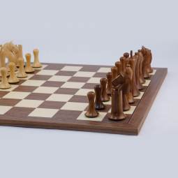 18" MoW Honey Rosewood Equinox Executive Chess Set